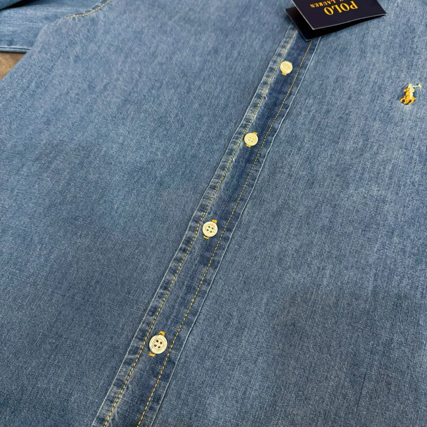 P210 model number Y56 Raff war horse small label embroidered denim shirt. Multiple designs. Fundraising for half a month. Made with conscience. 280 grams of high-quality pure cotton bamboo denim shirt fabric. Customized original laser letter buttons. Internet celebrity hot style. Imported machine. Full genuine embroidery small label. Large factory flow workmanship. Neat and orderly needlework. Loose os version. Versatile style. Couple style. Tag. Hanging grain. Washed. Main wheat. Packaging. Full set of accessories📦 All details are real shots without beauty filters. Buy with confidence📷 colour: denim blue size: s m l xl